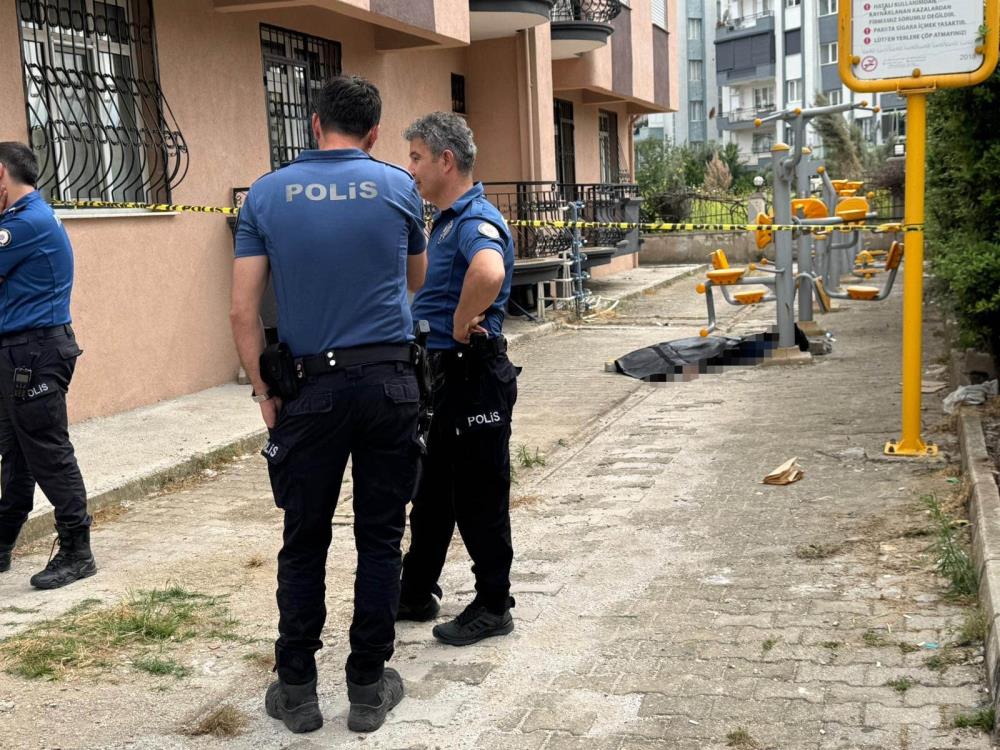 Camı silerken düşen adam hayatını kaybetti 5 AW708596 01