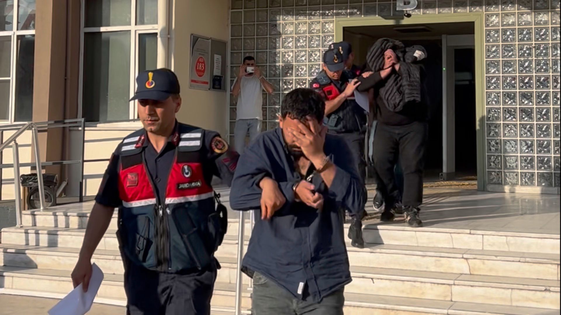 Aydın merkezli 4 ilde operasyon: 7 milyarlık şebekeye ağır darbe! 4 IMG 20260521 WA0177