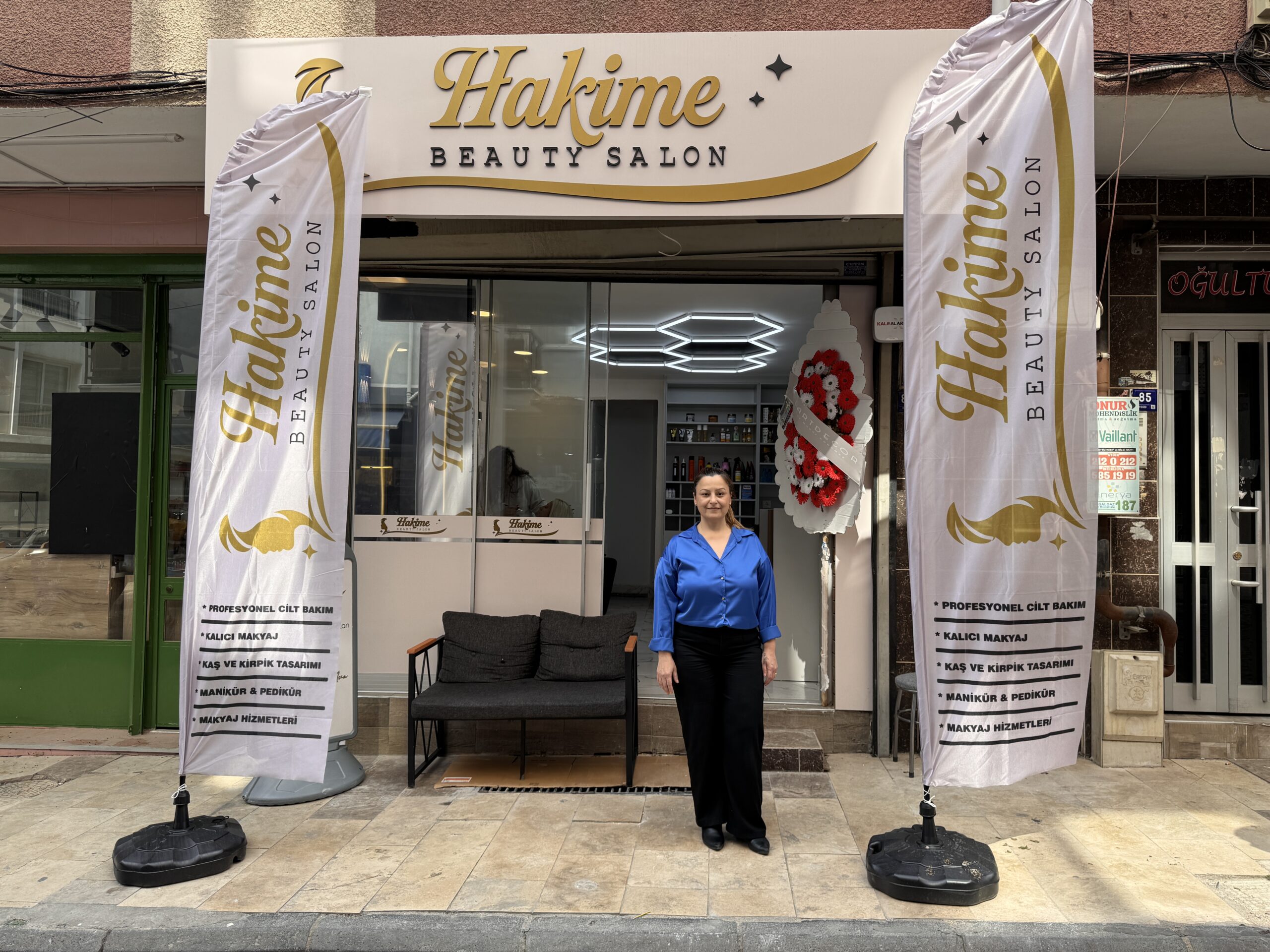 Hakime, işletmelerine bir yenisini daha ekledi. Hakime Beauty salon hizmete başladı. 4 Hakime, işletmelerine bir yenisini daha ekledi. Hakime Beauty salon hizmete başladı.