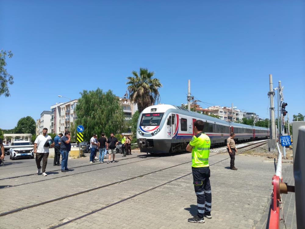 Hemzemin geçitte facia: Trenin altında kaldı!