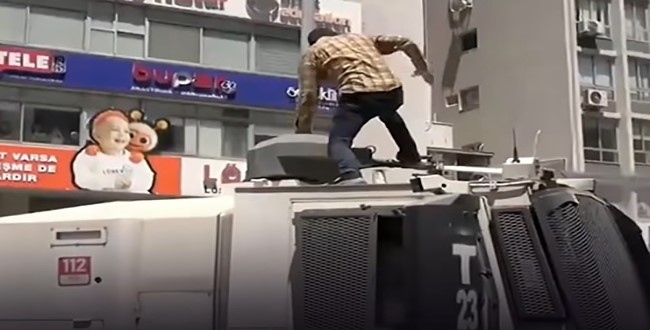 TOMA üstüne çıkmıştı, tutuklandı: Müdür yardımcısıymış!