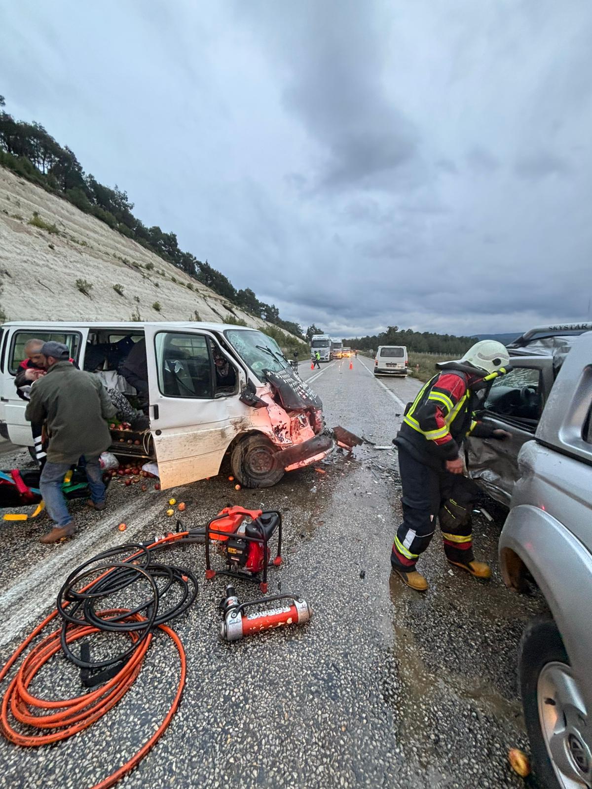 Karacasu’da yağış kaza getirdi! Pazarcılar yaralandı