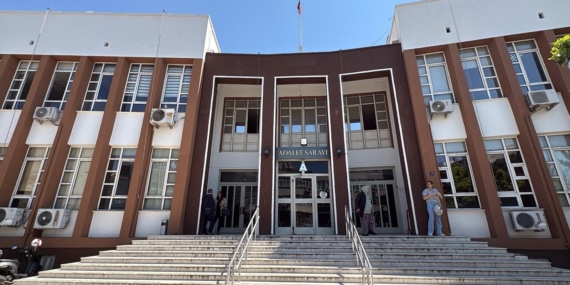 Efeler’de okula bıçakla girmeye çalışan 2 genç serbest bırakıldı