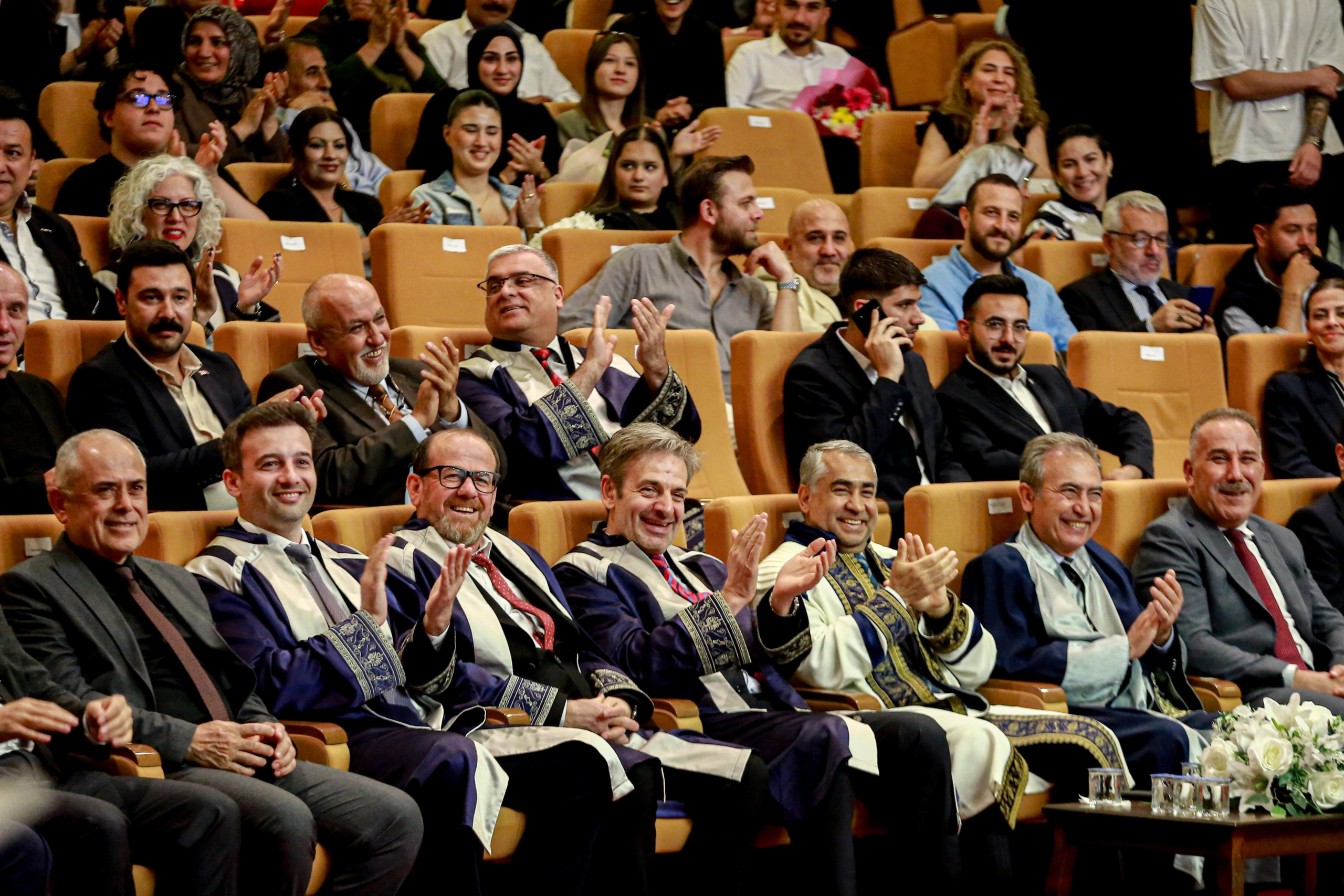 Güvenlik Görevlisi olarak çalıştığı üniversitede fakülte birincisi oldu