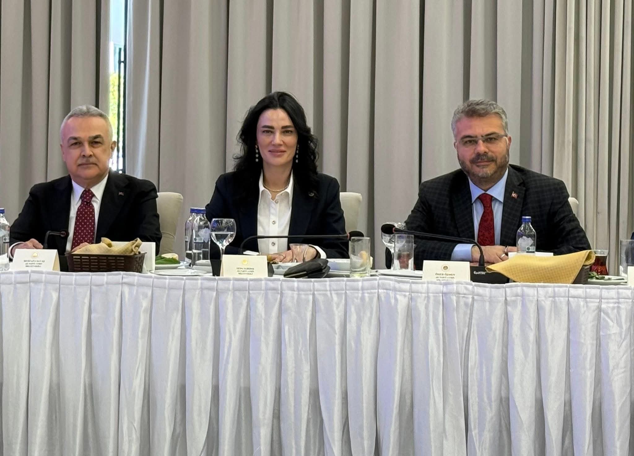 Aydınlı vekiller Bakan Gürlek ile bir araya geldi