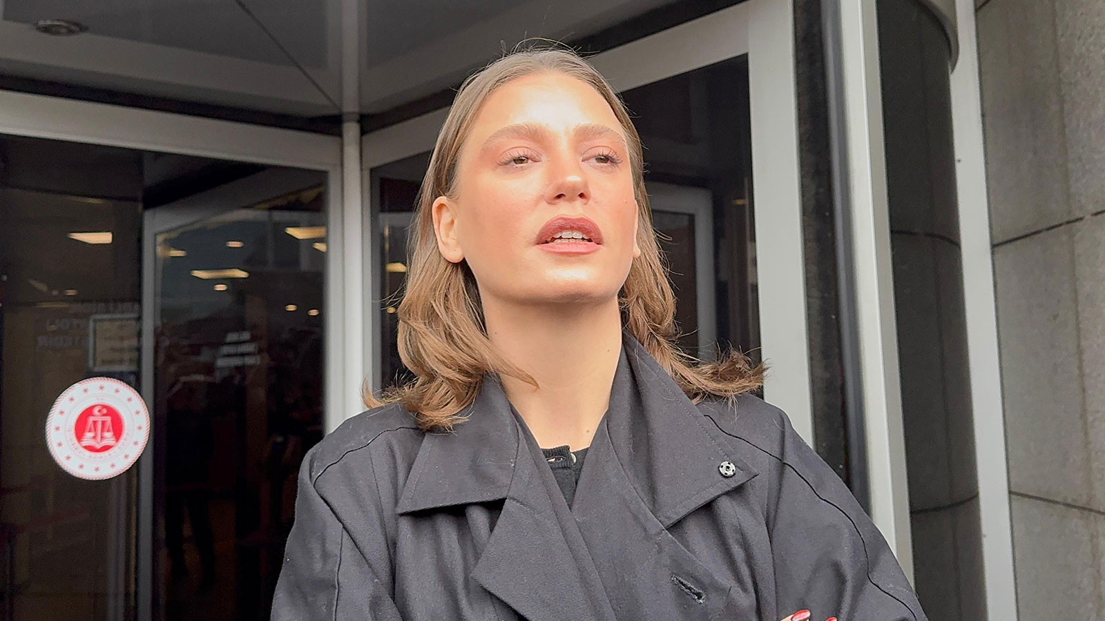 Serenay Sarıkaya gözaltına alındı!