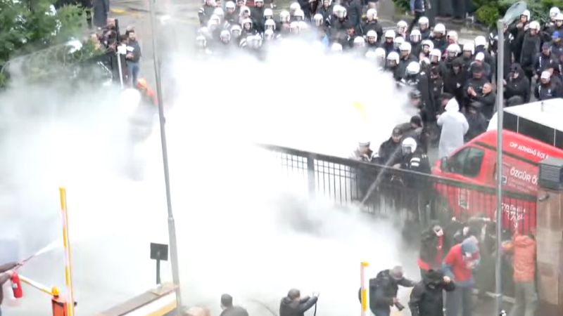 Aydın örgütü de orada: Özgür Özel’in İzmir mitingine TOMA ve biber gazıyla müdahale!