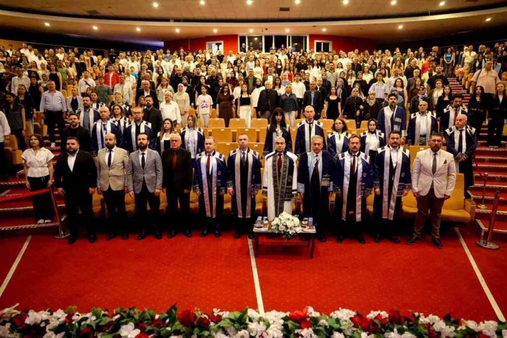ADÜ mezunlarını törenle uğurladı 3 adu iletisim fakultesi mezunlarini torenle ugurladi a76148dd97fc