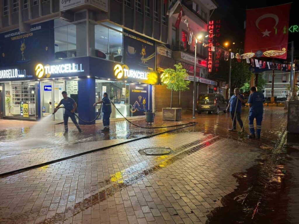 Aydın Büyükşehir bayram öncesi çalışmalarını sürdürüyor 4 aydin buyuksehir bayram oncesi calismalarini surduruyor 342112ef598d