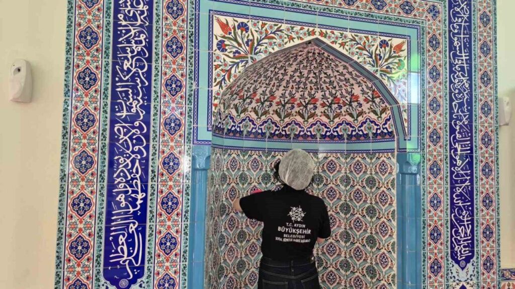 Aydın Büyükşehir Belediyesi’nden bayram öncesi camilerde temizlik 6 aydin buyuksehir belediyesinden bayram oncesi camilerde temizlik 6cbfe3ea3eee