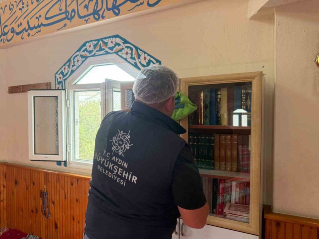 Aydın Büyükşehir Belediyesi’nden bayram öncesi camilerde temizlik 3 aydin buyuksehir belediyesinden bayram oncesi camilerde temizlik 6cdcaf2c0135