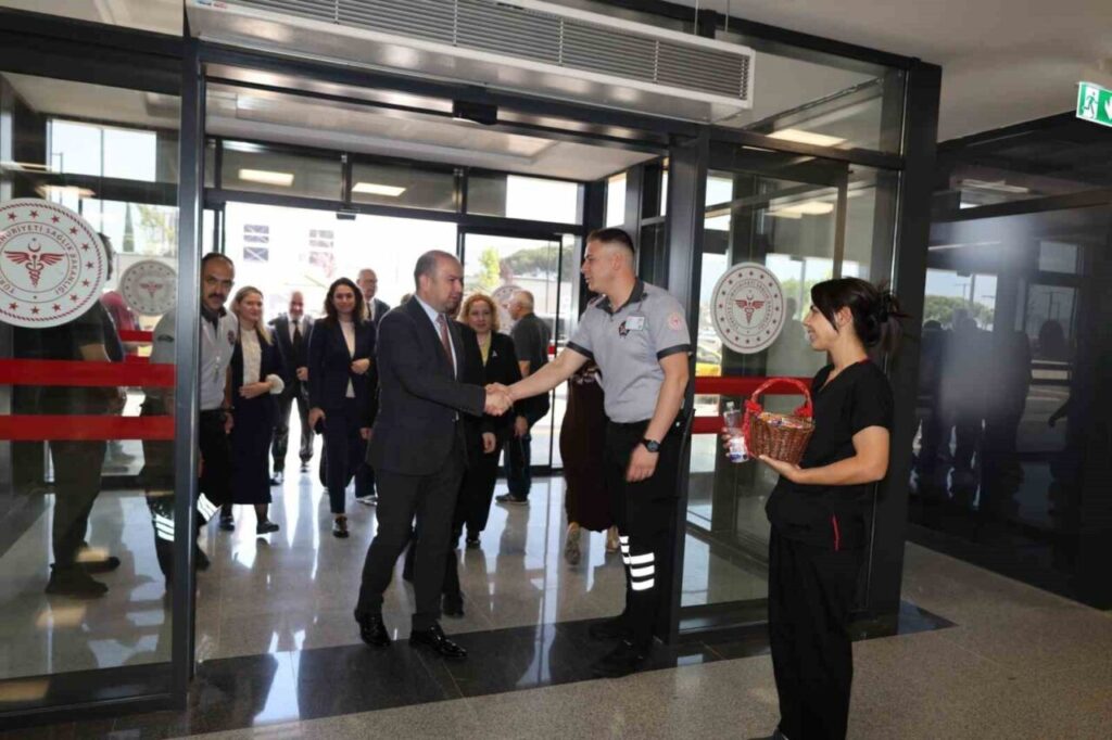 aydin il saglik muduru senkuldan hastalara ve personele bayram ziyareti 4146df048448