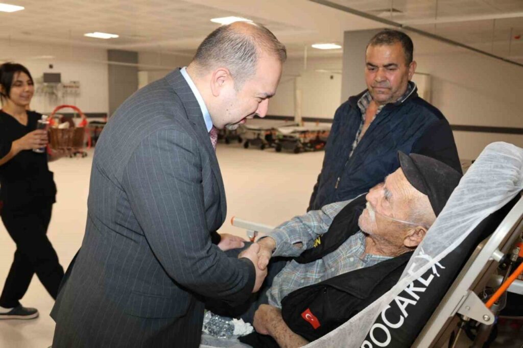 aydin il saglik muduru senkuldan hastalara ve personele bayram ziyareti 6abe8c970f7e
