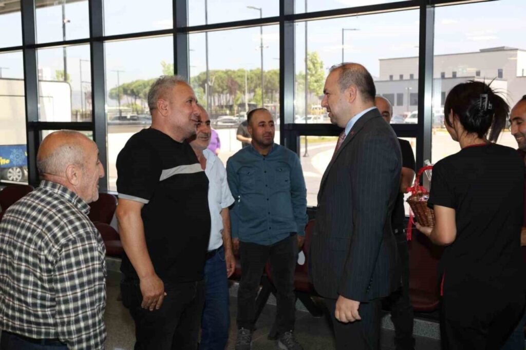 aydin il saglik muduru senkuldan hastalara ve personele bayram ziyareti 852487534769