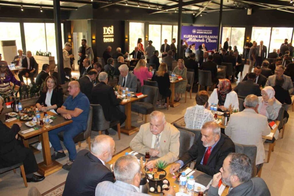 Aydın protokolü bayramlaştı 6 aydin protokolu bayramlasti 3f2b708ab20e