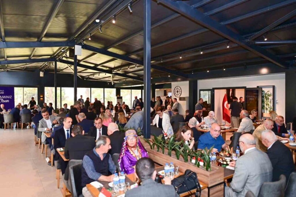 Aydın protokolü bayramlaştı 3 aydin protokolu bayramlasti d6a83413f0a5