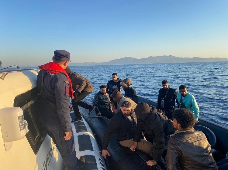 aydinda 18 duzensiz gocmen kurtarildi 5aa3c1180b71