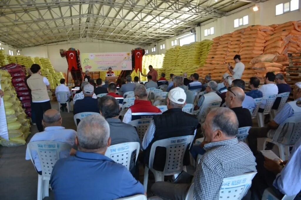 aydinda 9 bin kilonun uzerinde aycicegi tohumu ureticiye dagitildi 58ba6e799d4f
