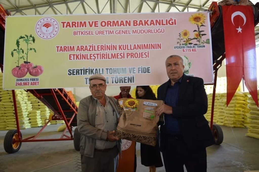aydinda 9 bin kilonun uzerinde aycicegi tohumu ureticiye dagitildi c6aa5f10846a