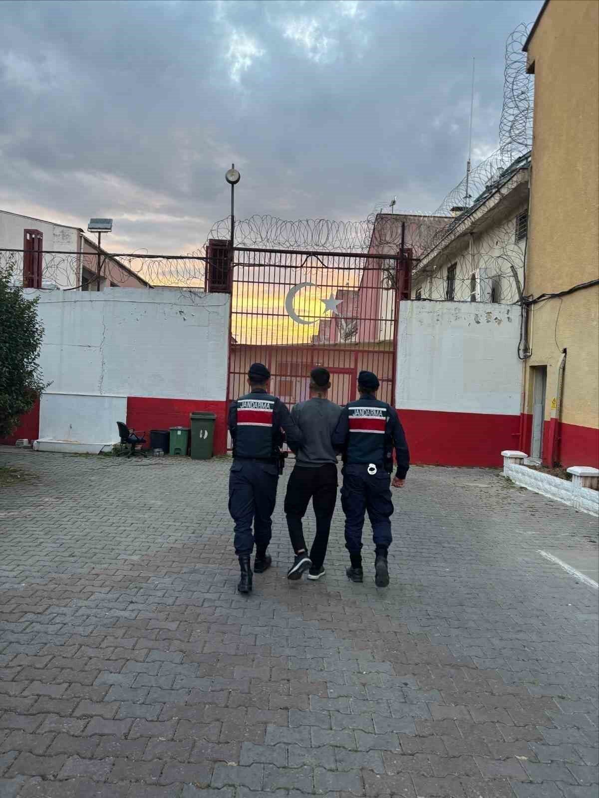 Aydın’da 2 hükümlü yakalandı! 1 aydinda aranan 2 hukumlu jandarmaya takildi 080b50fa526b