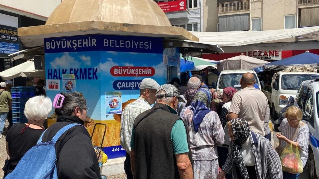 aydinda bayram oncesi halk ekmek yogunlugu 288ac1fc7723