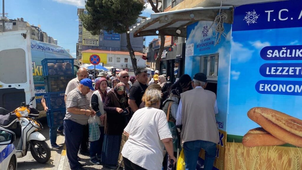 aydinda bayram oncesi halk ekmek yogunlugu a77de1a94092