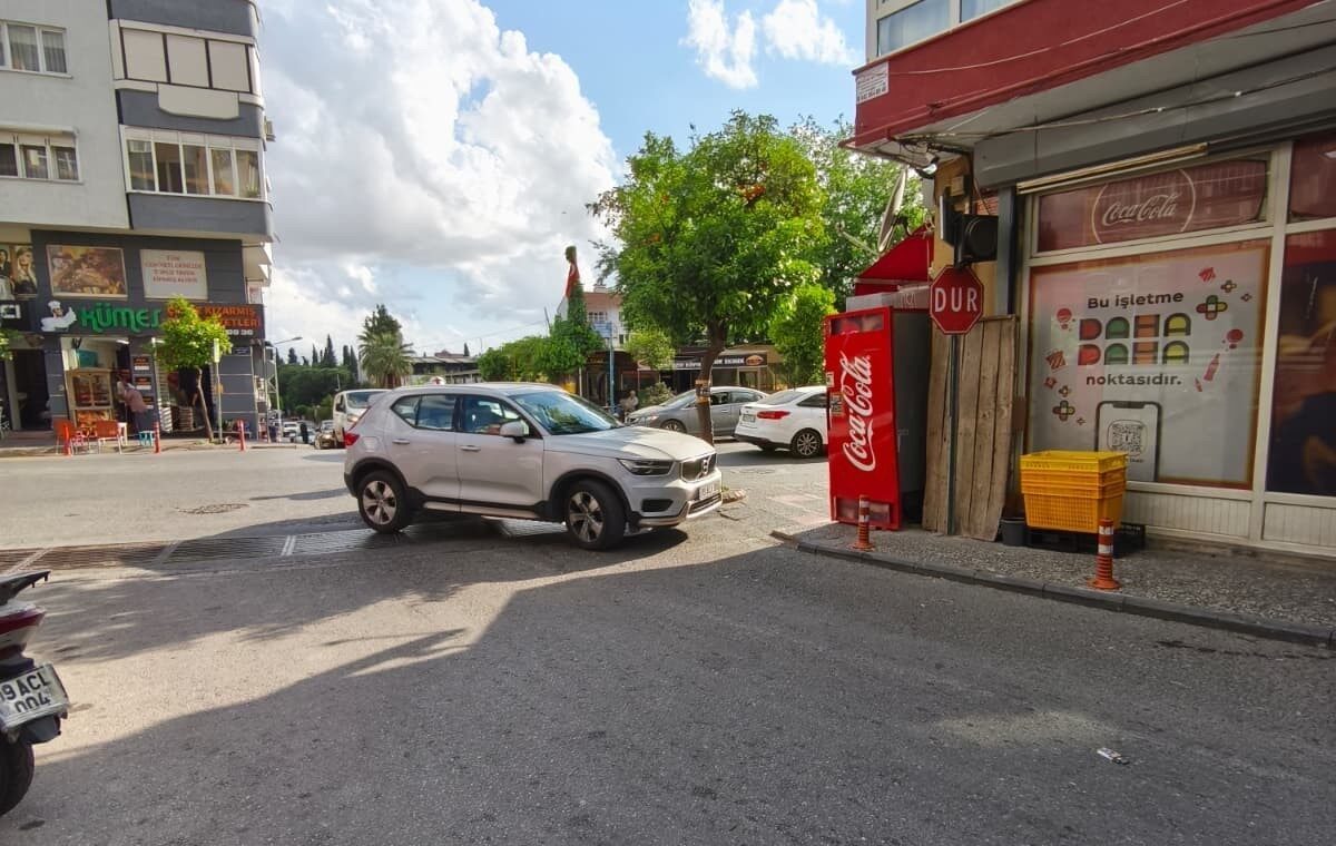 aydinda duyarsiz arac parki trafigi kilitledi aef08c1ae78b