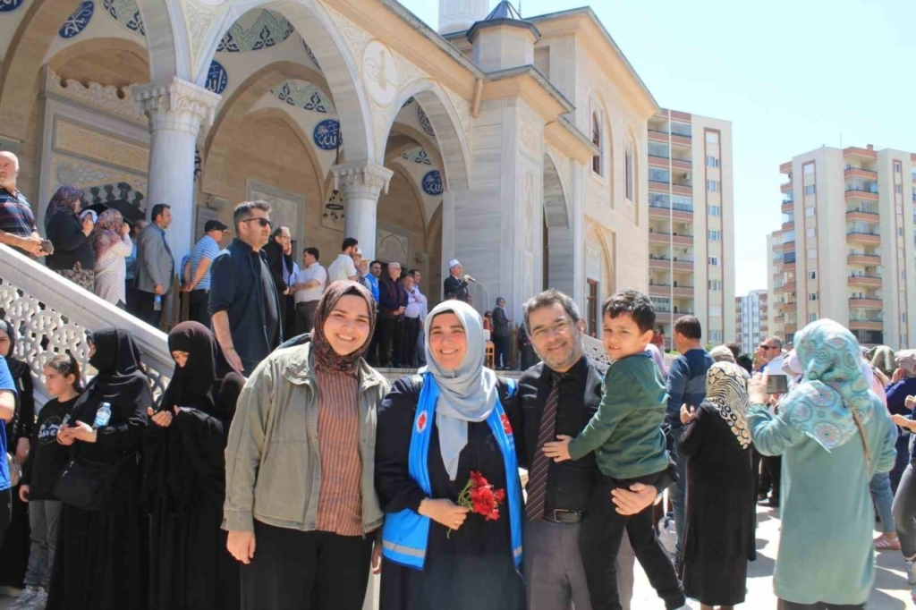 aydinda haci adaylari dualarla ugurlandi 8625f9758ae0