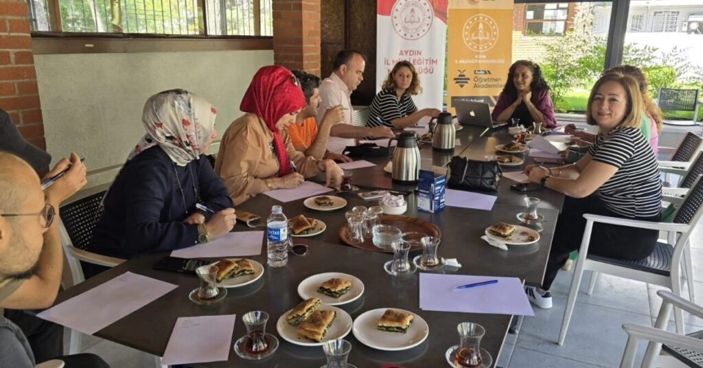 Aydın’da "Maarifin Kalemleri" söyleşisi yoğun ilgi gördü 3 aydinda maarifin kalemleri soylesisi yogun ilgi gordu b5d4d71b1e9c