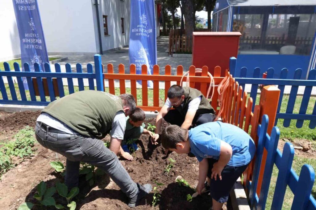aydinda ozel ogrenciler fideleri toprakla bulusturdu cb54964f53d2