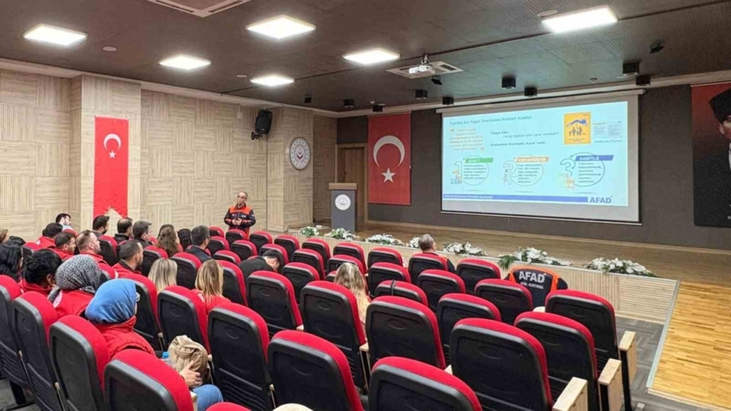 Aydın’da vakıf personeline afet farkındalık eğitimi verildi 2 aydinda vakif personeline afet farkindalik egitimi verildi a85e86f91dcf