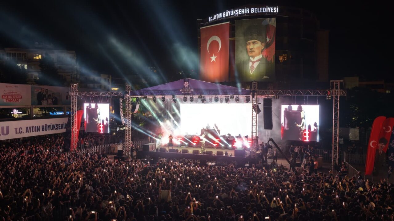 Aydınlılar 19 Mayıs coşkusunu konserle taçlandırdı