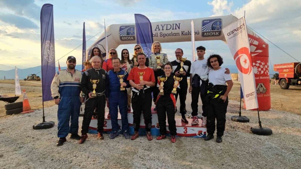 ayoskta bayrak degisimi bfd5d39b4282