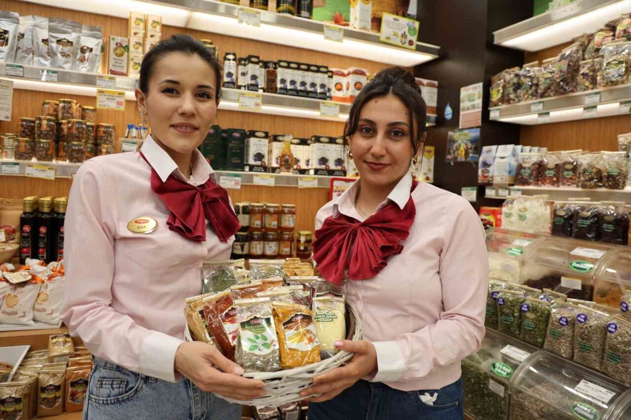 Baharat reyonları bayram için yeniden donatıldı