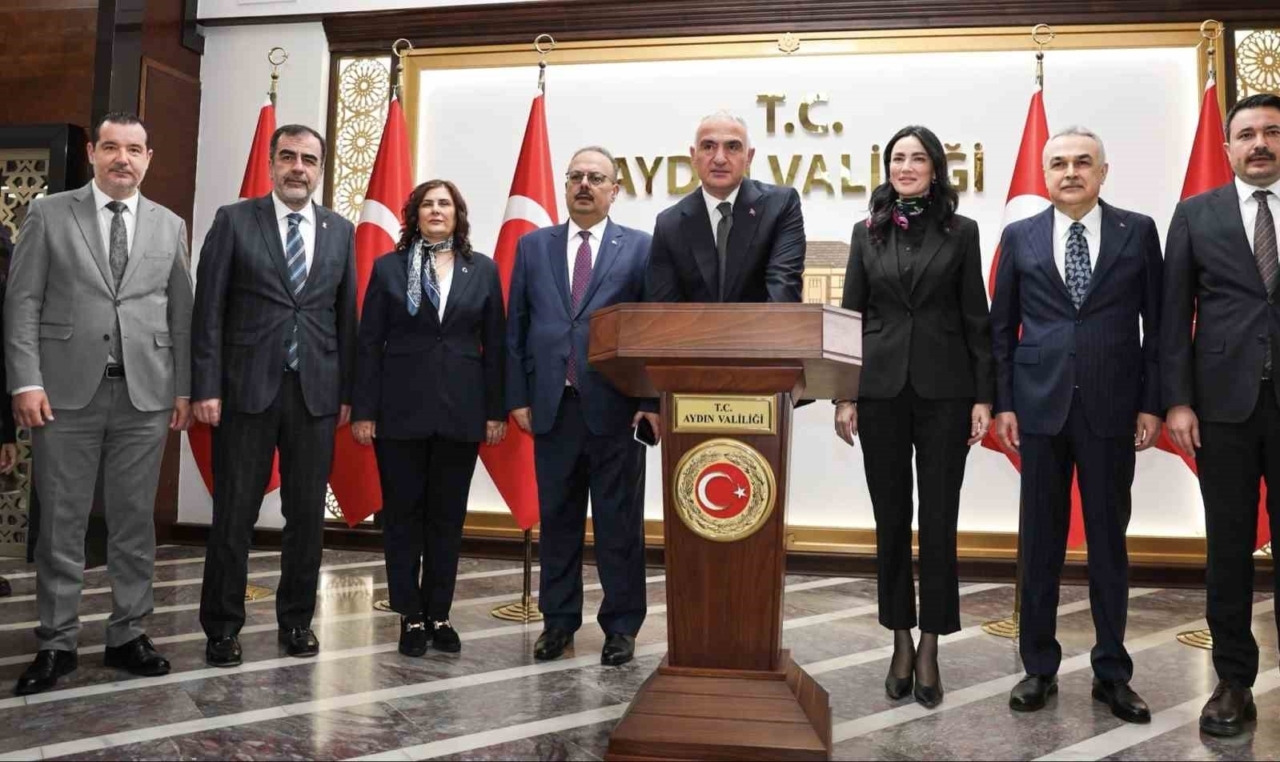 Bakan Ersoy’un ikinci durağı Aydın Valiliği oldu 1 bakan ersoyun ikinci duragi aydin valiligi oldu 4ff0746ea7d8