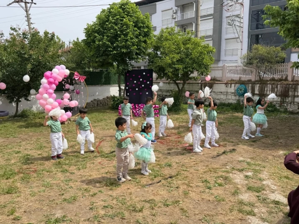 baskan ercan miniklerin anneler gunu sevincine ortak oldu 5b993ba3e335