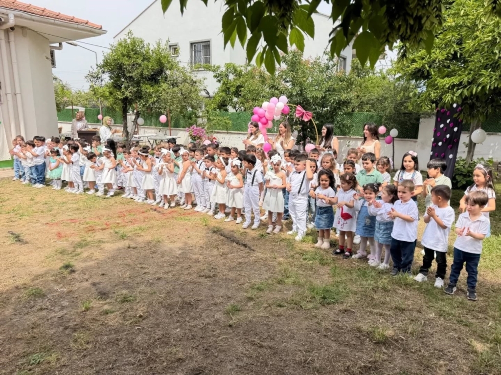 baskan ercan miniklerin anneler gunu sevincine ortak oldu c2b4a9238042