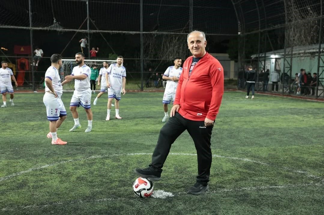 Başkan Kaya gençlerin heyecanına ortak oldu 4 baskan kaya genclerin heyecanina ortak oldu b7fa26e8dbf6