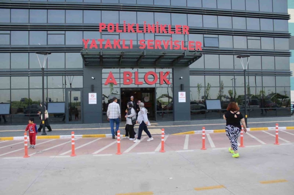 baskan kayadan aydin sehir hastanesine ovgu a1ed865417f4