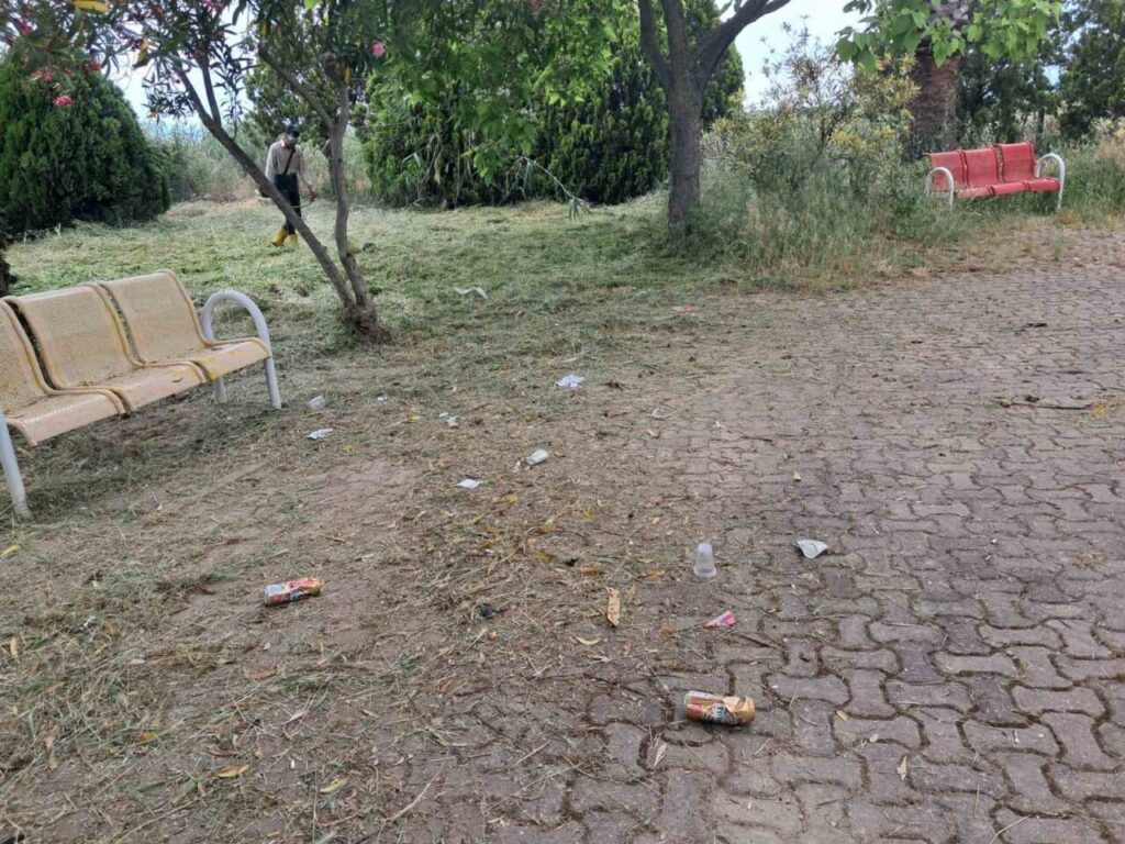 Başkan Yıldırımkaya, şehitliği kirletenlere tepki gösterdi 2 baskan yildirimkaya sehitligi kirletenlere tepki gosterdi 93dae0c39bb3