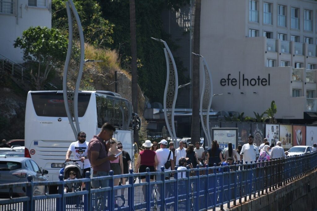 bayram tatilinde turizmin kalbi kusadasinda atti aef76531691e