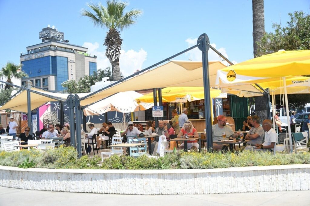 bayram tatilinde turizmin kalbi kusadasinda atti e79df5b7d3ea