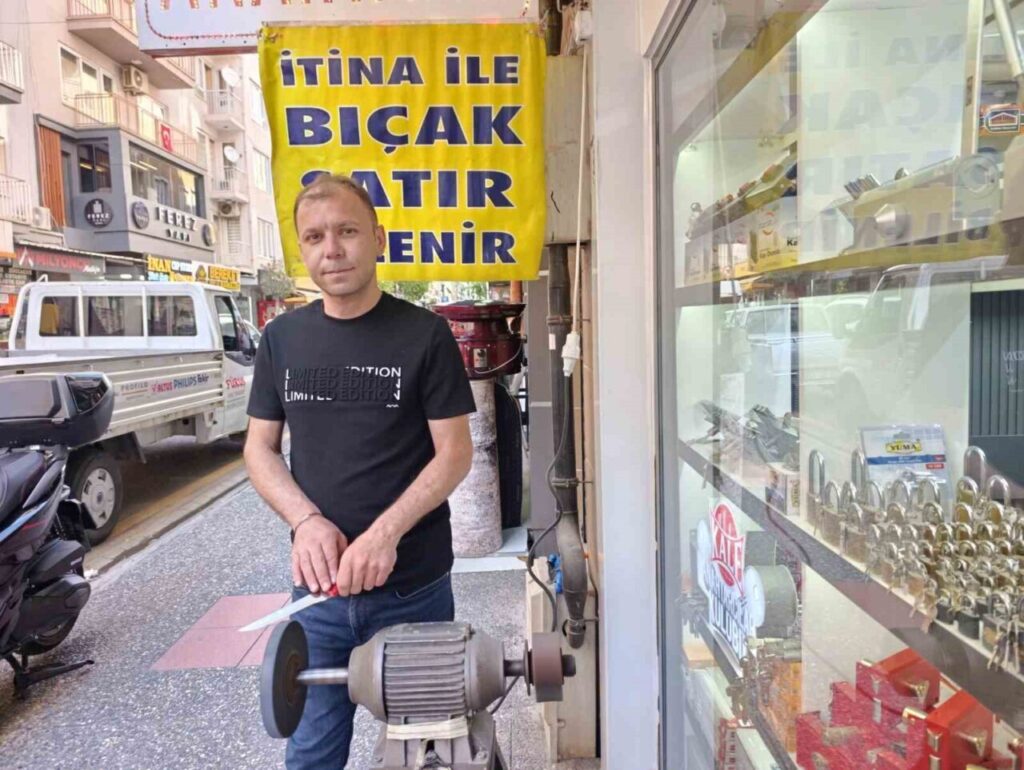 bicak bileme ustalarinin mesaisi suruyor 10474d183c14
