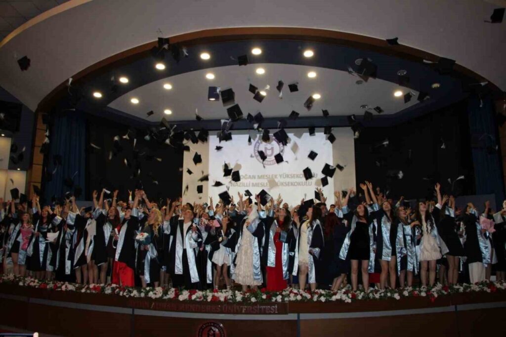 bozdogan myo ve nazilli myo 2026 mezunlarini ugurladi 78dd1218db1d