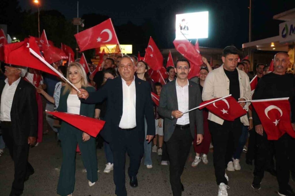 bozdogan sokaklarinda bandirma vapuru coskusu 975ff29d9390