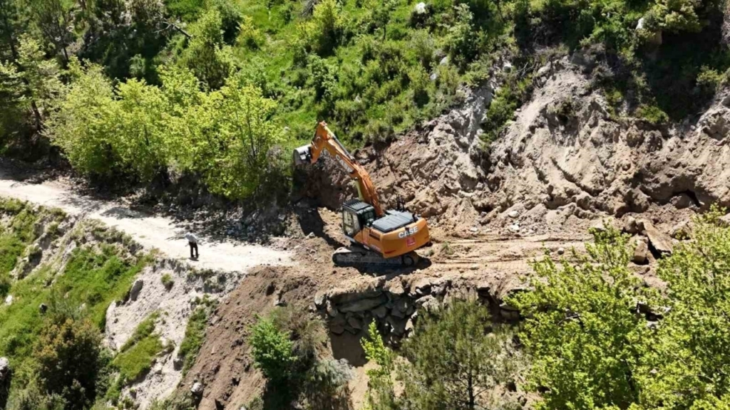 bozdoganda madran yayla yolunda calismalar tamamlandi 7b58c8b02237