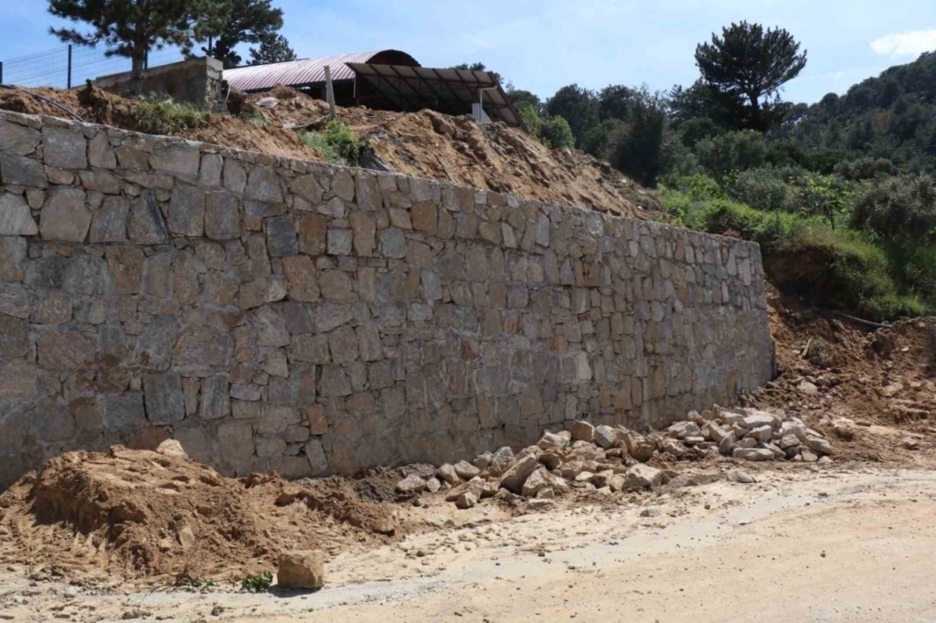 bozdoganda madran yayla yolunda calismalar tamamlandi 8daa2e8c37b2