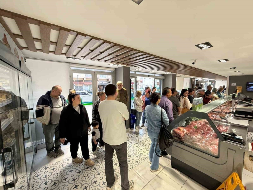Büyükşehir’den Halk Ege Et’te Anneler Günü indirimi: Kuyruk oluştu 3 buyuksehirden halk ege etde anneler gunu indirimi 0ab2ecfe98c2