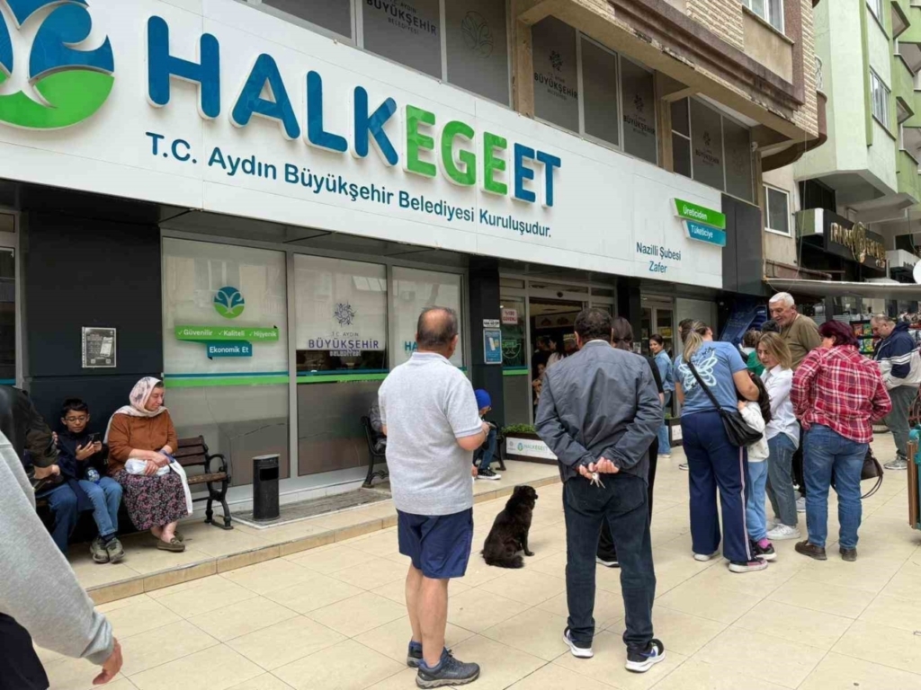 Büyükşehir’den Halk Ege Et’te Anneler Günü indirimi: Kuyruk oluştu 4 buyuksehirden halk ege etde anneler gunu indirimi 1be0099b6dbd