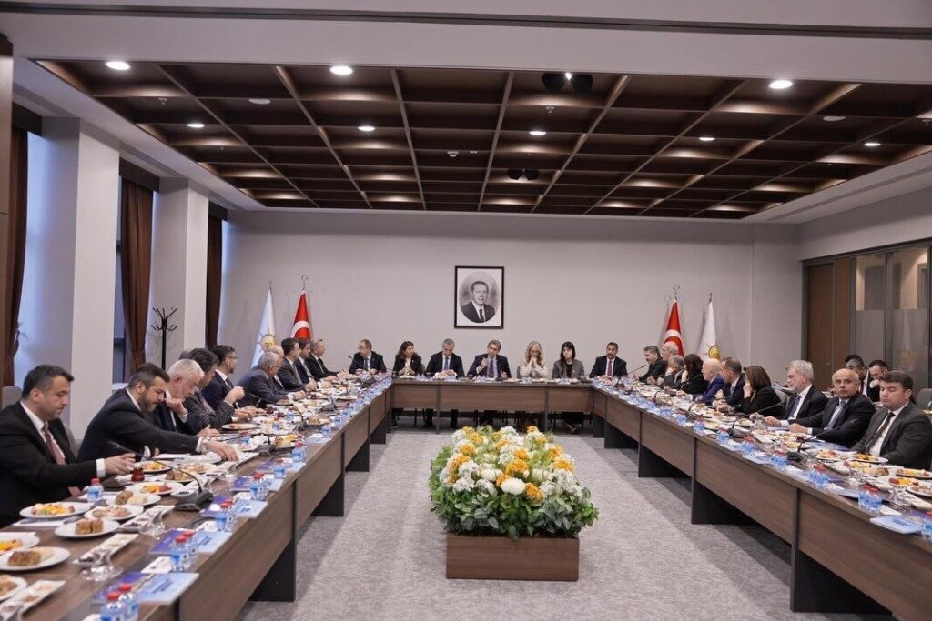 cercioglu ak parti yerel yonetimler degerlendirme toplantisina katildi 6adb55a73697